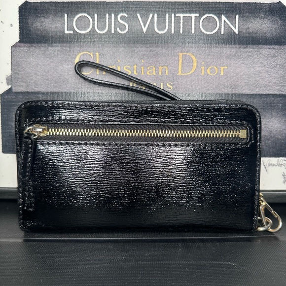 Michael Kors Wallet with wristlet patent  🖤 - Picture 2 of 3